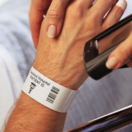 Z-band direct браслет на руке пациента